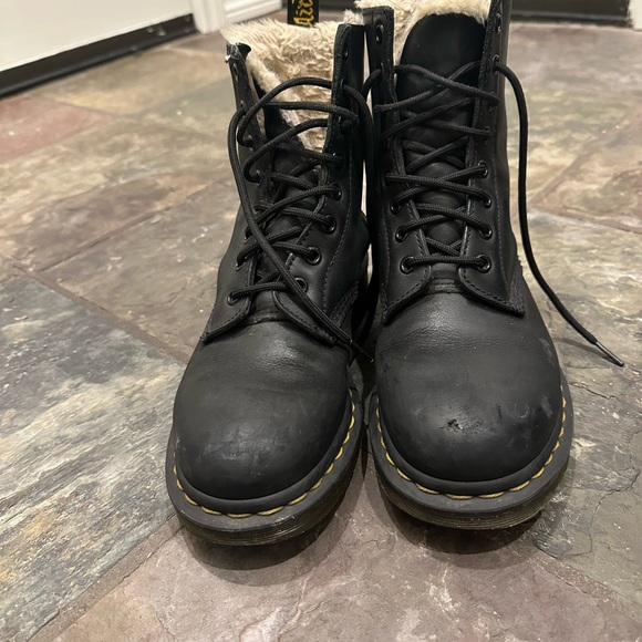 DR MARTENS FUR LINED WINTER BOOTS - Picture 2 of 5